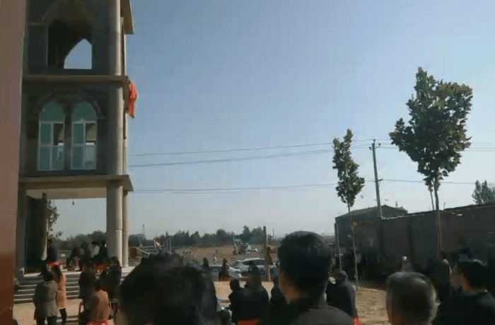 Faithful on their knees and fasting to stop the destruction of their church at Wu Gao Zhuang (Hebei) – Video